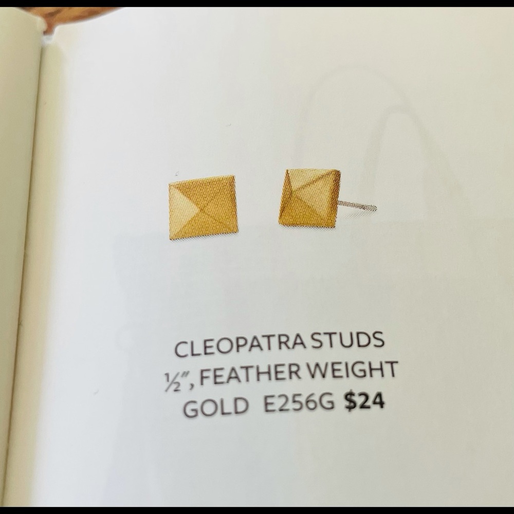 Stella and Dot Cleopatra Studs